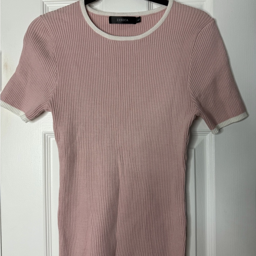 NWOT Zesica Pink Ribbed Short Sleeve Tee with Cream Trim